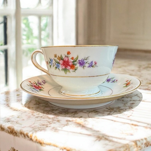 Vintage Mikuni Japan Fine China Dresden Teacup & Saucer Set - Picture 3 of 12